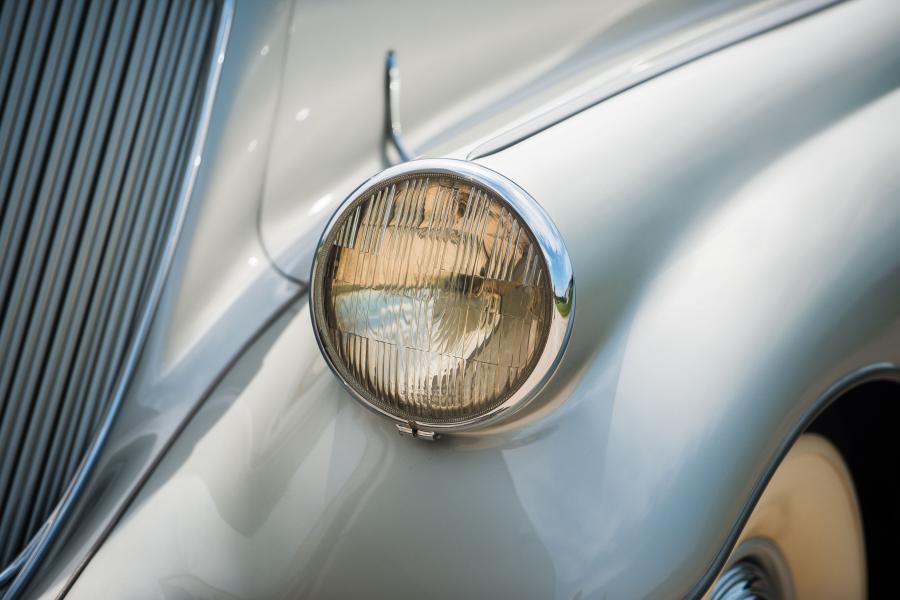 Детали экстерьера Pierce-Arrow Silver Arrow 1933 года  (фото 30 из 42)